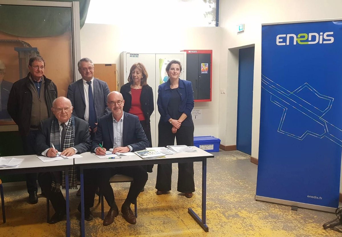 Hier, Michel Baylac, président de l'AMF32, a participé à la signature du programme pluriannuel d'investissements avec Enedis x Territoire d’Énergie 32 à Samatan ! 🙌 #Enedis #Énergie #Gers #Emploi #TransitionÉcologique