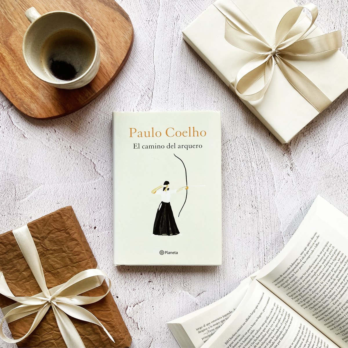 Esta historia breve pero profunda es perfecta para aquellos que buscan encontrar su propósito. A través de las enseñanzas de un maestro arquero, Coelho nos recuerda la importancia de la disciplina, la paciencia y la resiliencia. 

ow.ly/tNOt50UlvxY