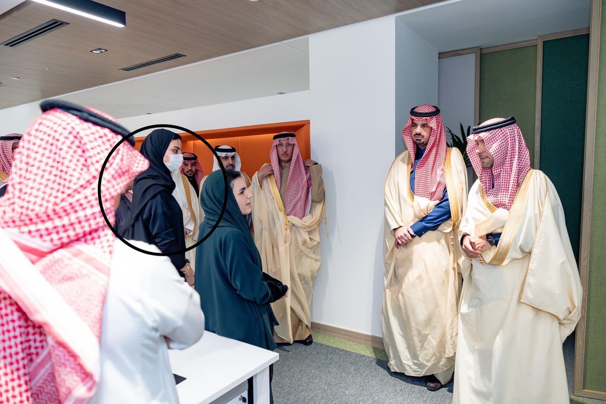 فخور بابنتي المهندسه العنود بنت فهد الفريان وبما قدمته من شرح عن مشروع تحسين بيئة العمل أمام سمو الأمين الأمير فيصل بن عبدالعزيز بن عياف ومعالي الأستاذ ماجد بن عبدالله الحقيل وزير البلديات والإسكان 
وشكراً لسمو الأمين لكلمته التشجيعيه لابنتي الغاليه العنود بعد ان قدمت الشرح