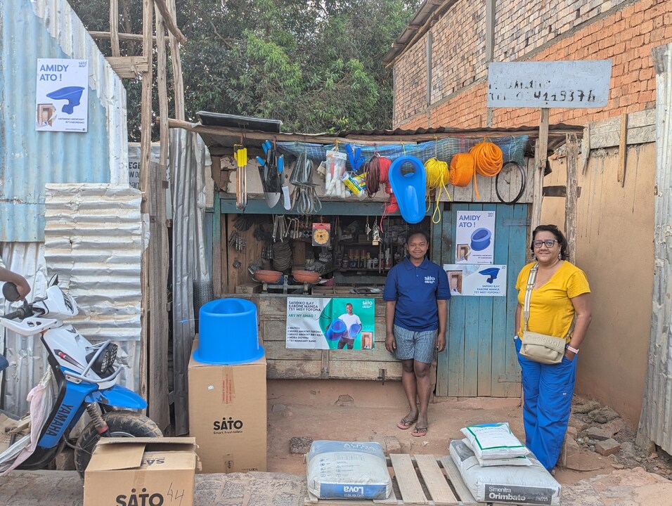 SATO Pans and Stools are now available at 11 retailers in the capital city of Antananarivo in Madagascar! These shops are taking part in a sales trial as part of SATO's expansion in Madagascar through the Partnership for Better Living. 
#Madagascar #BetterLifeEveryDay #WASH