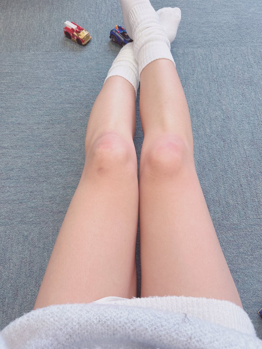 rasmama26's tweet photo. 今日のお腹チェック🙈生理🩸2日目のにしてはスッキリしとた🧏‍♀️
娘と児童館行ってきた🥰
何年ぶりかのルーズソックス🙈

#ダイエット記録 #ダイエット垢さんと繋がりたい #ダイエット仲間募集中 #３児ママ https://t.co/4PAPEGUgEu