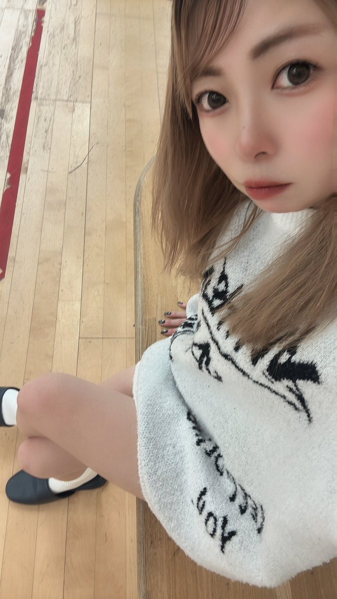 rasmama26's tweet photo. 今日のお腹チェック🙈生理🩸2日目のにしてはスッキリしとた🧏‍♀️
娘と児童館行ってきた🥰
何年ぶりかのルーズソックス🙈

#ダイエット記録 #ダイエット垢さんと繋がりたい #ダイエット仲間募集中 #３児ママ https://t.co/4PAPEGUgEu