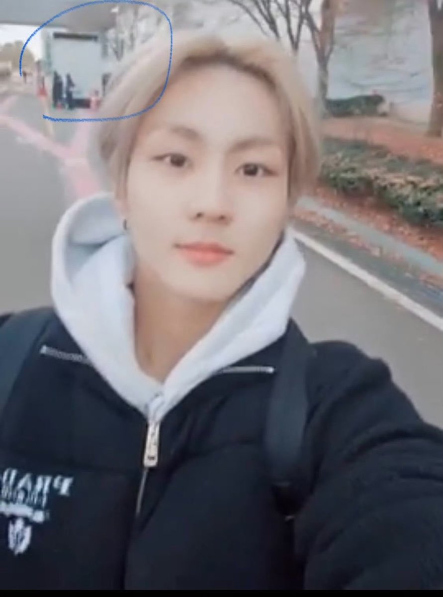 pannchoa's tweet photo. Jungwon allegedly walked in front of his anti truck
https://t.co/CpLuIAl8sU https://t.co/EwuwESNGQi