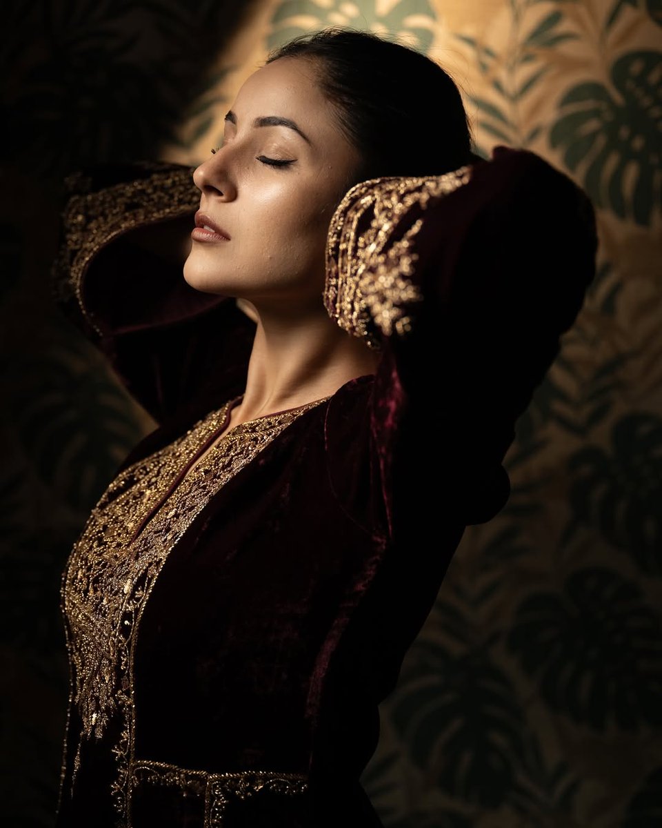actressmeena26's tweet photo. π― #ShehnaazGillThread
#Bollywood #Actress #ShehnaazGill New Look https://t.co/yTdgGE5I7B