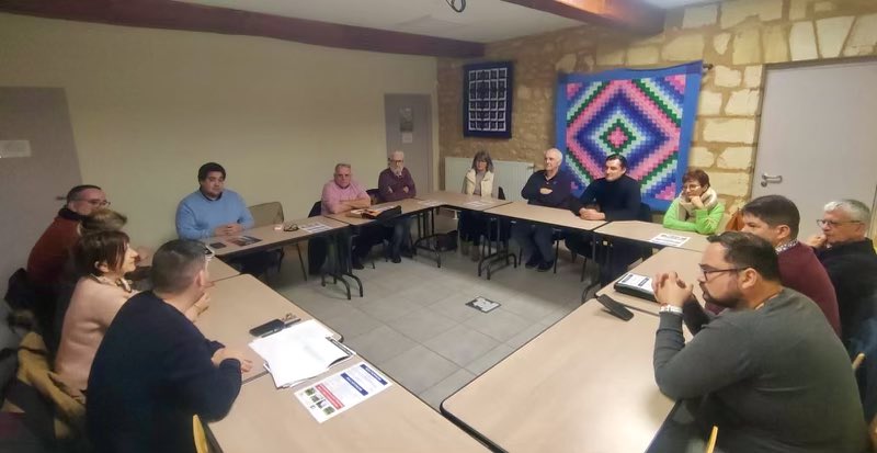 LRGironde's tweet photo. Hier, @MathieuDelomier a organisé une réunion de canton à Cars. En présence de @flolassarade Sénatrice de #Gironde et Présidente de fédération, c’était l’occasion de faire le bilan de l’année écoulée et de fixer les objectifs pour 2025. 

 #LesRepublicains33 #LesRepublicains https://t.co/wXeHje6kbv