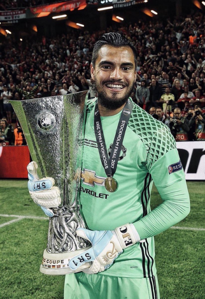 TheShowtimeReds's tweet photo. Sergio Romero for Man United. 

61 games. 
26 goals conceded.
39 clean sheets.  

64% clean sheet rate is just INSANE. The most disrespected Man Utd player ever. https://t.co/abArrsz4AT