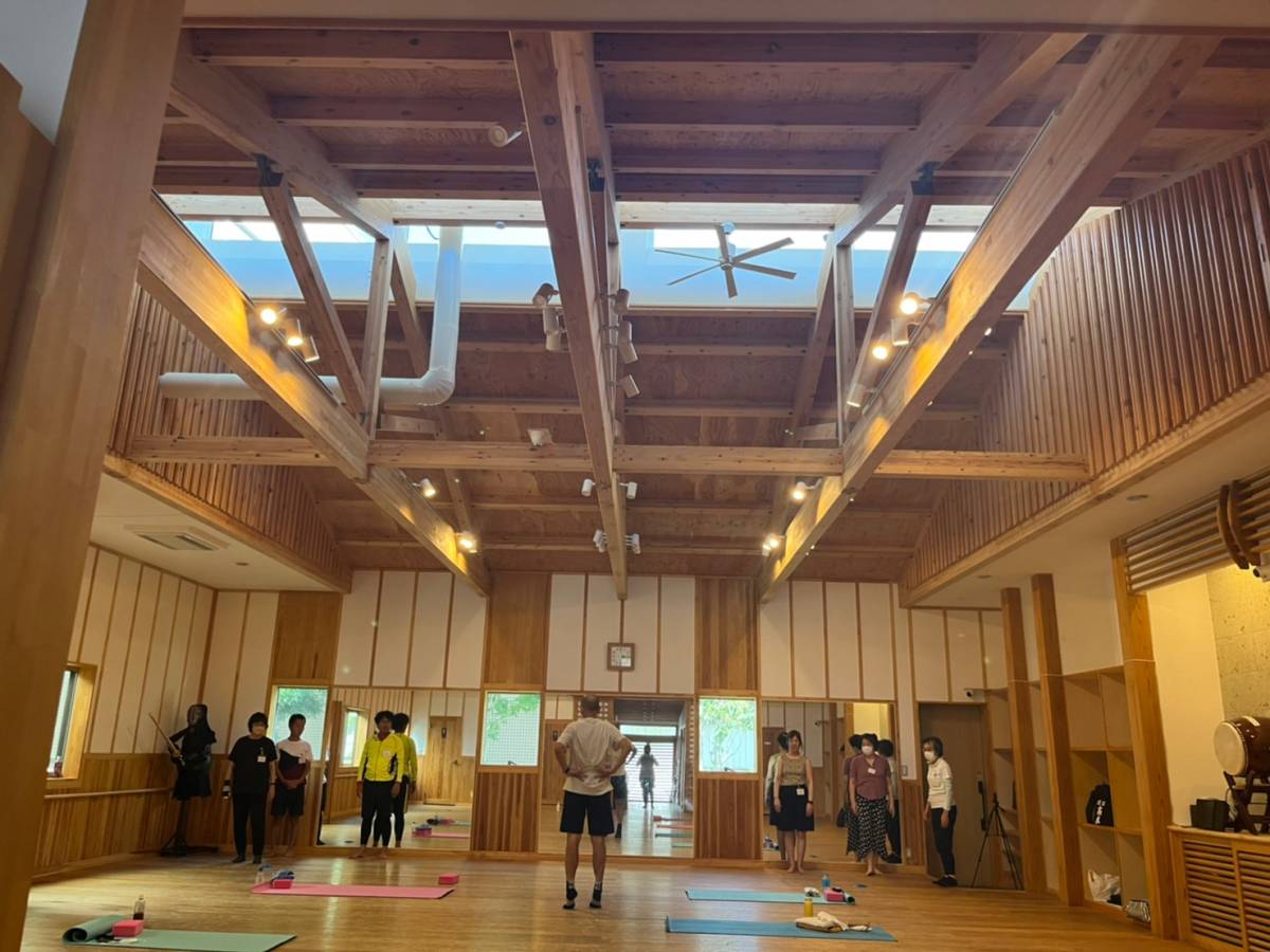 runningjyuku's tweet photo. 今年は健幸ワールドご愛顧いただきありがとうございます。今週22日(日)感謝の気持ちを込め、事業主メンバー一同に会して感謝祭を開催いたします。ジャンケン大会で事業主に勝つと景品getの催しも。入場無料ですのでお気軽にお立ち寄りください。
#健幸ワールド #靴相談巡り #なちゅら #comfree https://t.co/7ZgRQqab4a