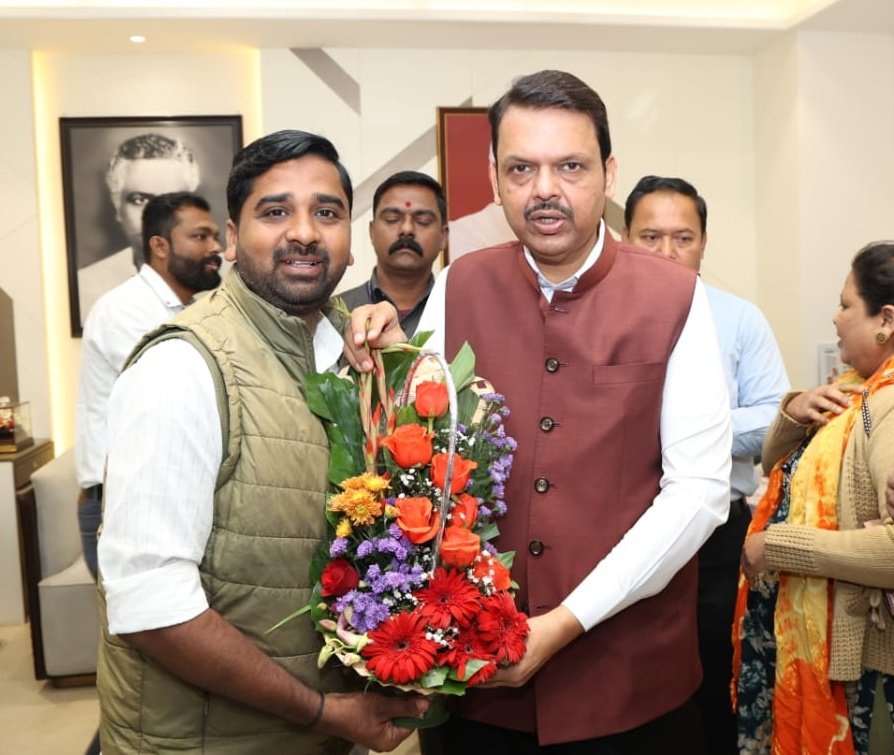 RameshLPatil's tweet photo. महाराष्ट्र आता थांबणार नाही

 नागपूर येथे महाराष्ट्रचे लाडके मुख्यमंत्री श्री देवेंद्रभाऊ फडणवीस साहेब यांची निवासस्थानी सदिच्छा भेट घेतली. महाराष्ट्राच्या प्रगतीसाठी त्यांचे नेतृत्व आणि कार्य नेहमी ऊर्जा  देणारे आहे #WinterAssemblySession2024
@Dev_Fadnavis https://t.co/AWVylbhHbz