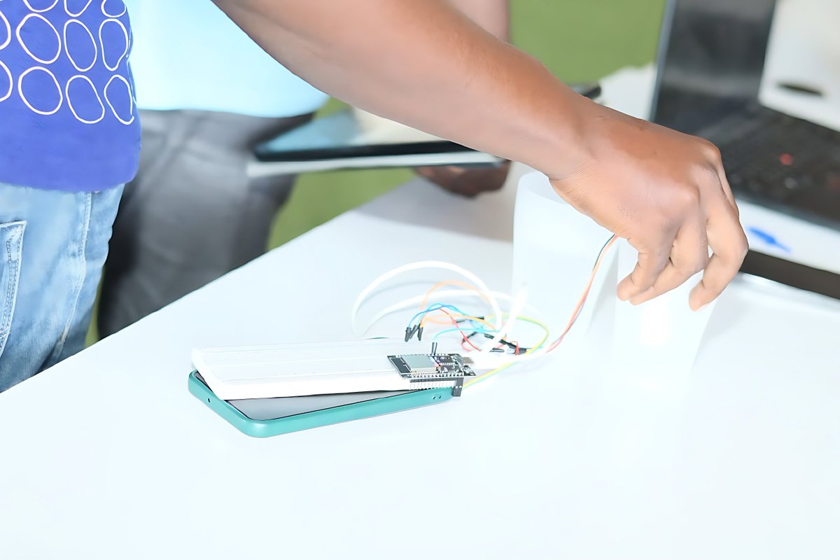 Code & Circuit tweet media