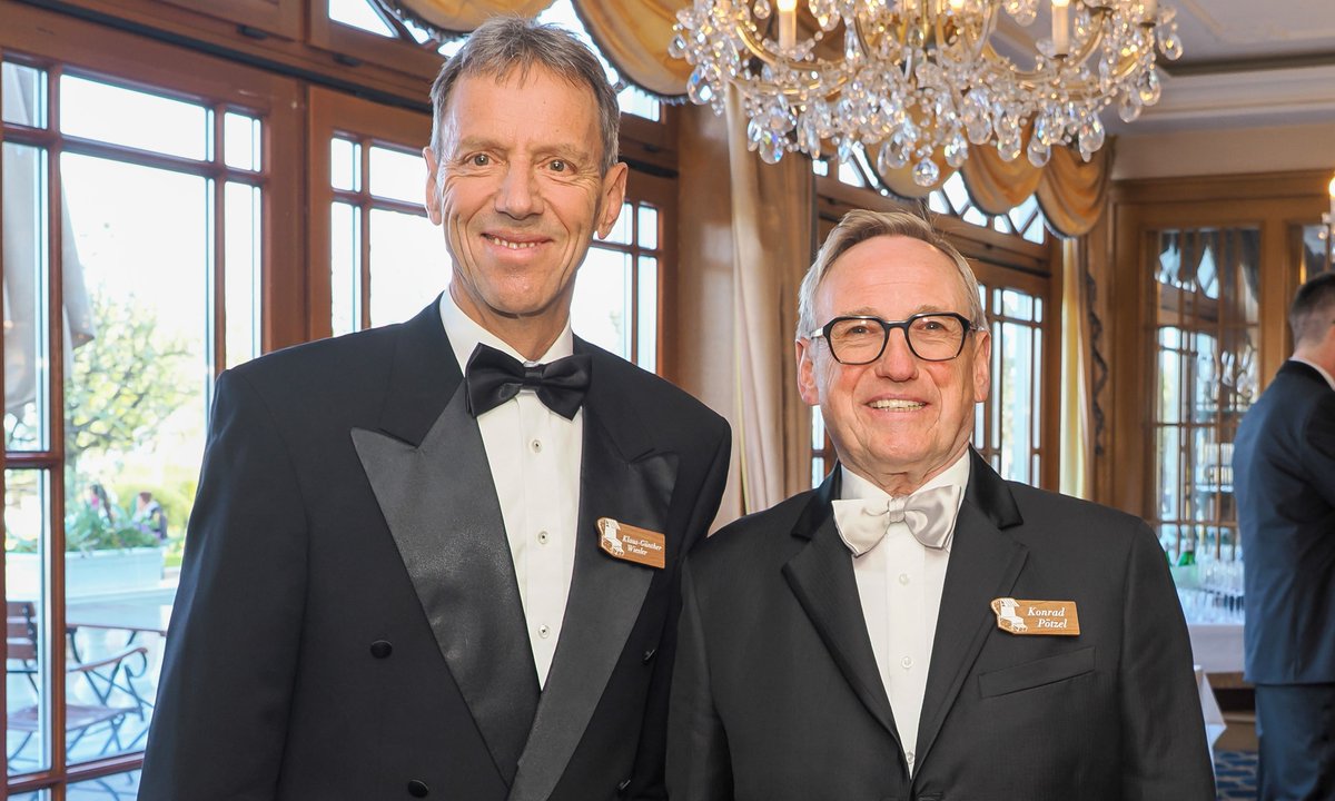 Herzliche Weihnachtsgrüße der FBMA-Stiftung - Möge die Weihnachtszeit Ihnen Momente der Ruhe und Besinnung schenken. Wir wünschen Ihnen und Ihren Familien frohe Weihnachten und einen guten Start ins neue Jahr. Mit weihnachtlichen Grüßen, Klaus-Günther Wiesler &amp; Konrad Pötzel