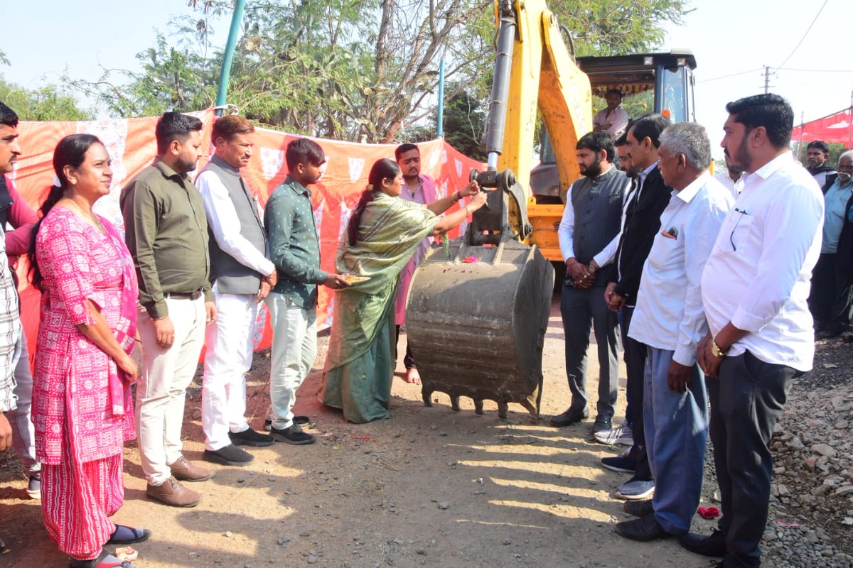 તા.૧૯/૧૨/૨૪ ના રોજ રાજકોટ તાલુકાનાં જીવાપર(બા) ગ્રામ પંચાયતનાં અત્યાધુનિક ગ્રામ પંચાયત ભવનનાં લોકાર્પણ તથા ભૂગર્ભ ગટર કામનું ખાતમુહૂર્ત કરવામાં આવ્યુ. <a href="/CMOGuj/">CMO Gujarat</a> <a href="/pravinabenrs/">Pravinaben Sanjaybhai Rangani</a> <a href="/GujDCoffice/">Guj DCoffice</a> <a href="/monakhandhar/">Mona Khandhar IAS</a> <a href="/inforajkotgog/">Info Rajkot GoG</a> <a href="/MGNREGAGujarat/">Gujarat MGNREGA</a>