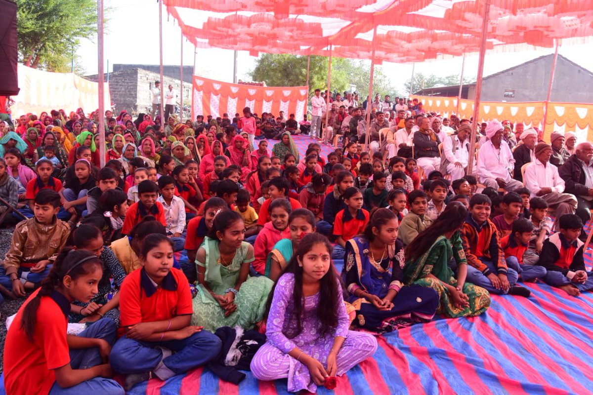 DDORAJKOT1's tweet photo. તા.૧૯/૧૨/૨૪ ના રોજ રાજકોટ તાલુકાનાં જીવાપર(બા) ગ્રામ પંચાયતનાં અત્યાધુનિક ગ્રામ પંચાયત ભવનનાં લોકાર્પણ તથા ભૂગર્ભ ગટર કામનું ખાતમુહૂર્ત કરવામાં આવ્યુ. @CMOGuj @pravinabenrs @GujDCoffice @monakhandhar @inforajkotgog @MGNREGAGujarat https://t.co/de1wQOP2jd