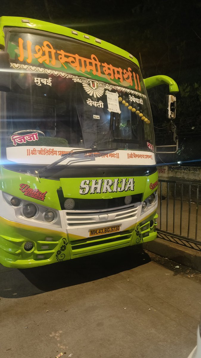 devshah72's tweet photo. @MTPHereToHelp @mybmcWardN 
Illegal private bus parking clearly on LBS ROAD GHATKOPAR WEST OPPOSITE -ROA HOTEL,ALSO BLOCKING PEDESTERIANS WALK FROM FOOTHOATH TO ROAD CROSS,KINDLY DO THE NEEDFUL https://t.co/PfwGqmzksV