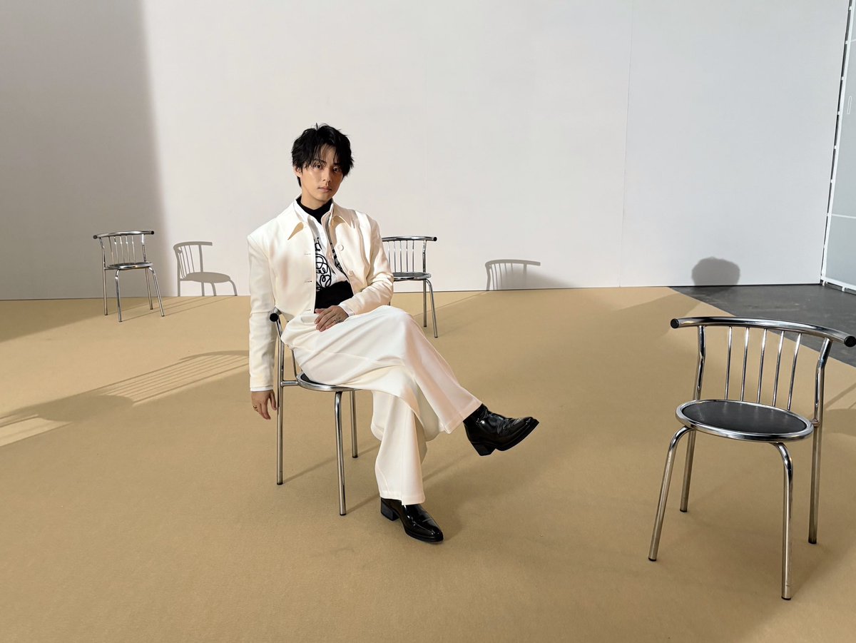 KMF2_0810MENT's tweet photo. 「Meramera」Music Video 🔥
━━━━━━━━━━━━━━
🎬https://t.co/WBg285qIok

TAISUKE FUJIGAYA - Off shot💺

#KisMyFt2_Curtaincall https://t.co/8R7L3Csc1J