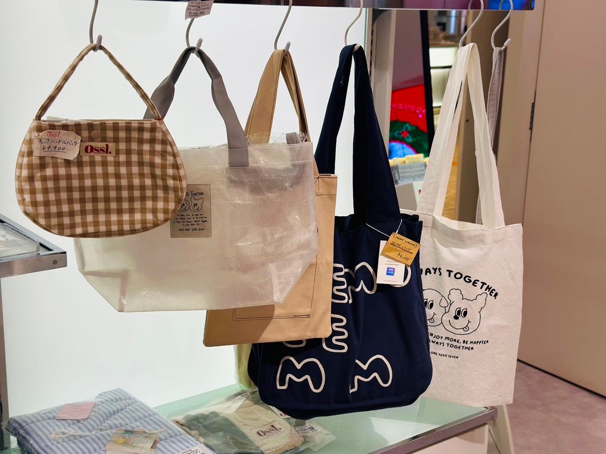 Art_meets_Life's tweet photo. #moim POP-UP STORE
■12月23日(月)まで
■A館1階=プロモーションスペース
#韓国雑貨 とライフスタイルグッズのセレクトショップ〈moim(#モイム)〉が登場❣
会場では、〈moim〉限定商品をはじめ、ポップアップ限定のアイテムなど種類豊富にご紹介しています😉
くわしくは https://t.co/101cTVEjox https://t.co/HU4yBhs2zo