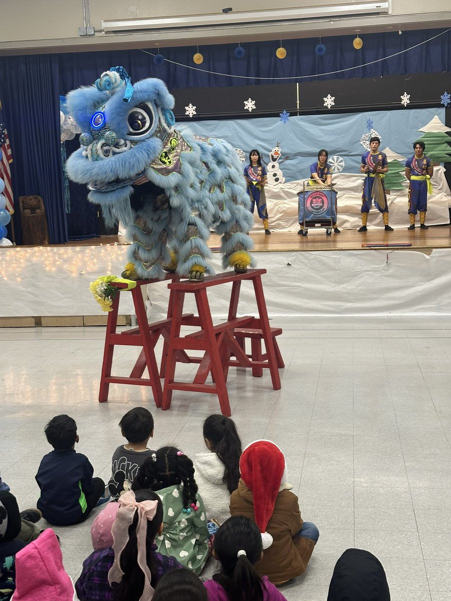 GoBearsBAES's tweet photo. Thank you @LionDanceMe for an incredible performance and for bringing the art of Lion Dancing to life for our students! Your energy and skill made learning about this cultural tradition so much fun. 💛💙#BelAirBears @MtDiabloUSD https://t.co/ovKCqExy4b