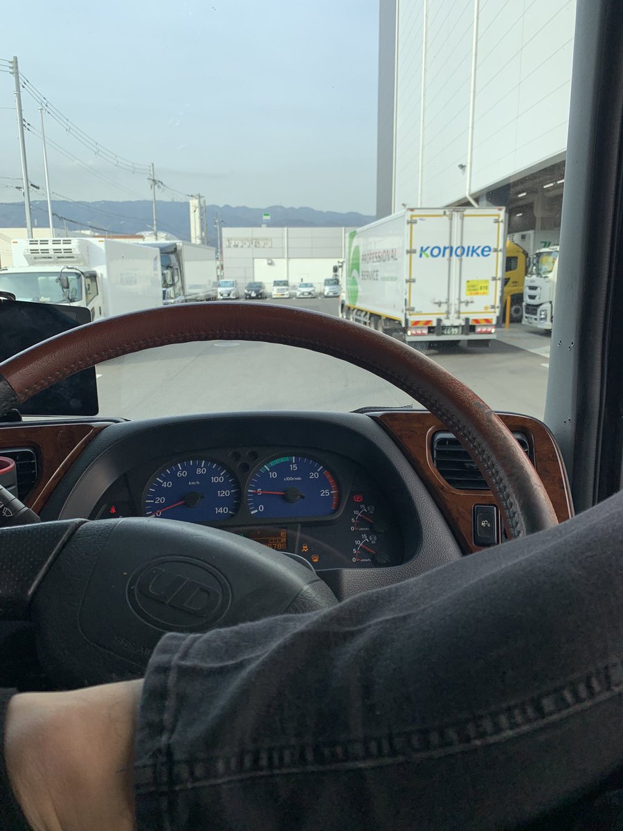 rrcel90's tweet photo. 忙しい時に限って体調壊しちゃう
運転するのでさえしんどい
車借りてるから
冷食取り周りの最中に
乗り換えと洗車せんなんし
今日明後日オール全高や https://t.co/oCmneqA35P