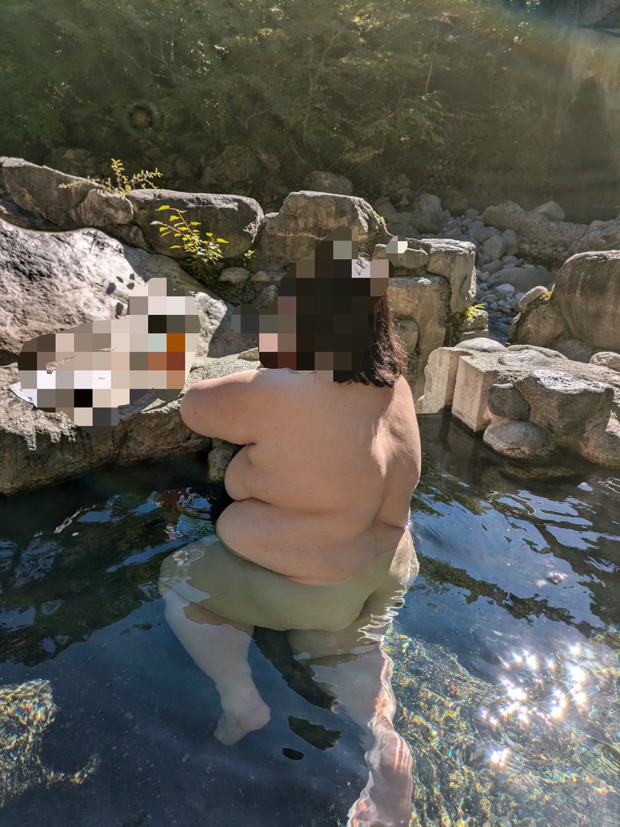 有没有喜欢裸泳露出的胖妹妹呀