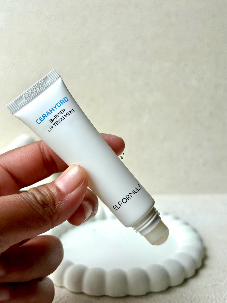 aerilun__'s tweet photo. Fyi awal bulan bibir aku kering dan gelap karna pake lipcream yang ternyata itu KAWE, untung ada Lip treatment ini, ngebantu bgt untuk pulihin bibirku yang rusak.
#Elformula https://t.co/OepiOiZEA0