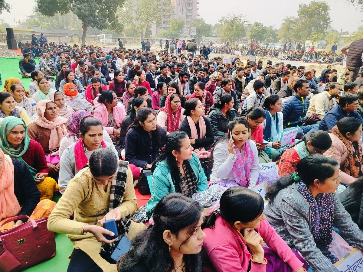 जयपुर विधुत भवन... विरोध प्रदर्शन जारी...
#Stop_Privatization_of_Electricity

#बिजली_का_निजीकरण_बंद_करो 
<a href="/RajCMO/">CMO Rajasthan</a> 
<a href="/1stIndiaNews/">First India News</a> 
<a href="/AITUC_UnionRaj/">राजस्थान बिजली वर्कर्स फैडरेशन (एटक/AITUC)</a>