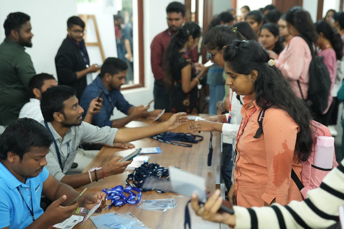 dsvizag's tweet photo. We are back with Day 2! Rain couldn’t stop the students from attending the Day 2 tech talks at the Digital Summit 2024. Their passion and dedication to innovation shine through. 🌟

#DigitalSummit2024 #TechTalks #Innovation #Dedication #FutureLeaders https://t.co/aAmA6P8Cor