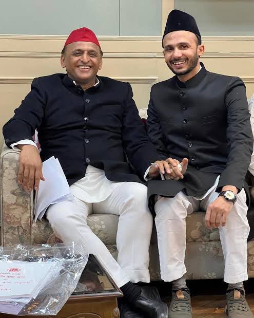 iSinghApurva's tweet photo. टोंटी चोर  'विद' बिजली चोर! https://t.co/SkbJuJCqEn
