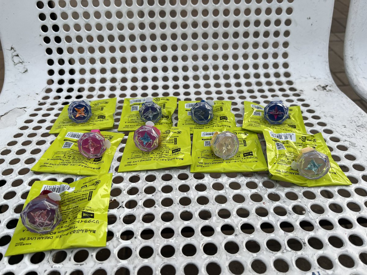 mm___ryryry's tweet photo. 【交換】あんスタ スタライ リングライト リンライ

譲▶︎(レオ1、凛月1、泉1、司4、英智1)、｢宗1、渉3、ひなた2、ゆうた1｣
求▷みか∞＞＞＞弓弦、桃李

()は｢｣同数含む交換のみ
弓弦、桃李はみかの同数以下、｢｣との交換のみ

12/20夜前＞後＞22夜前 大阪会場現地での手渡しのみ https://t.co/ib0bM2tAIw