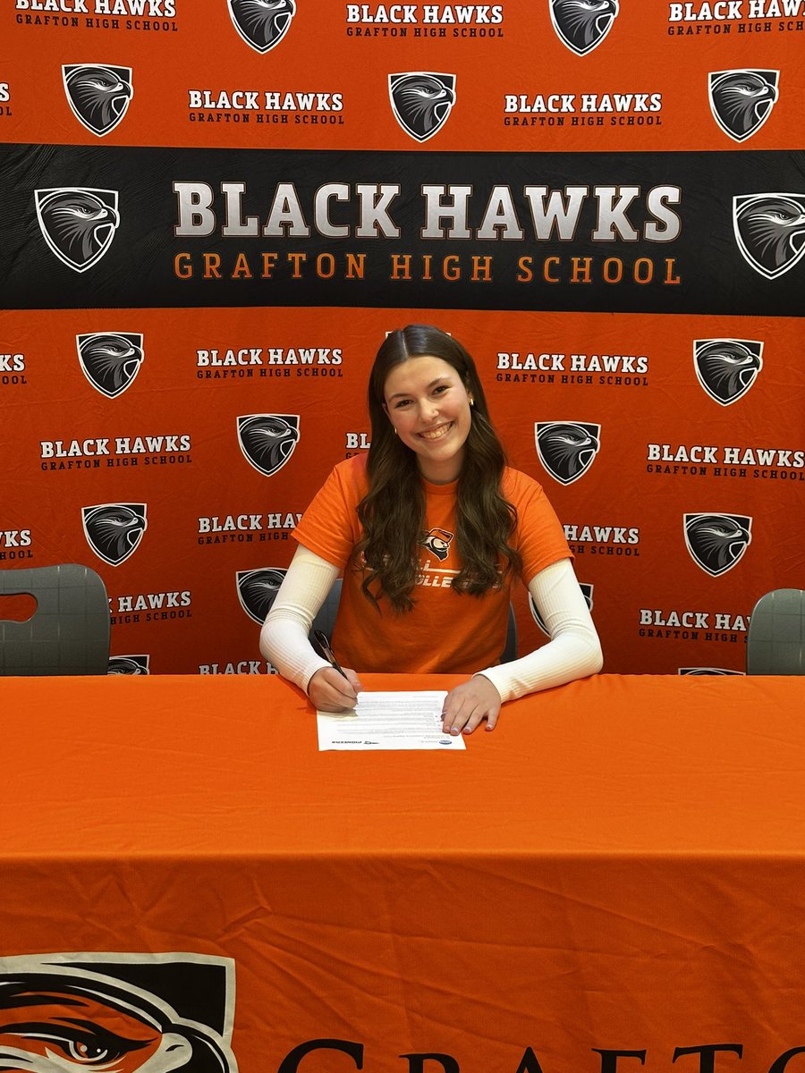 Anna Holzer tweet media