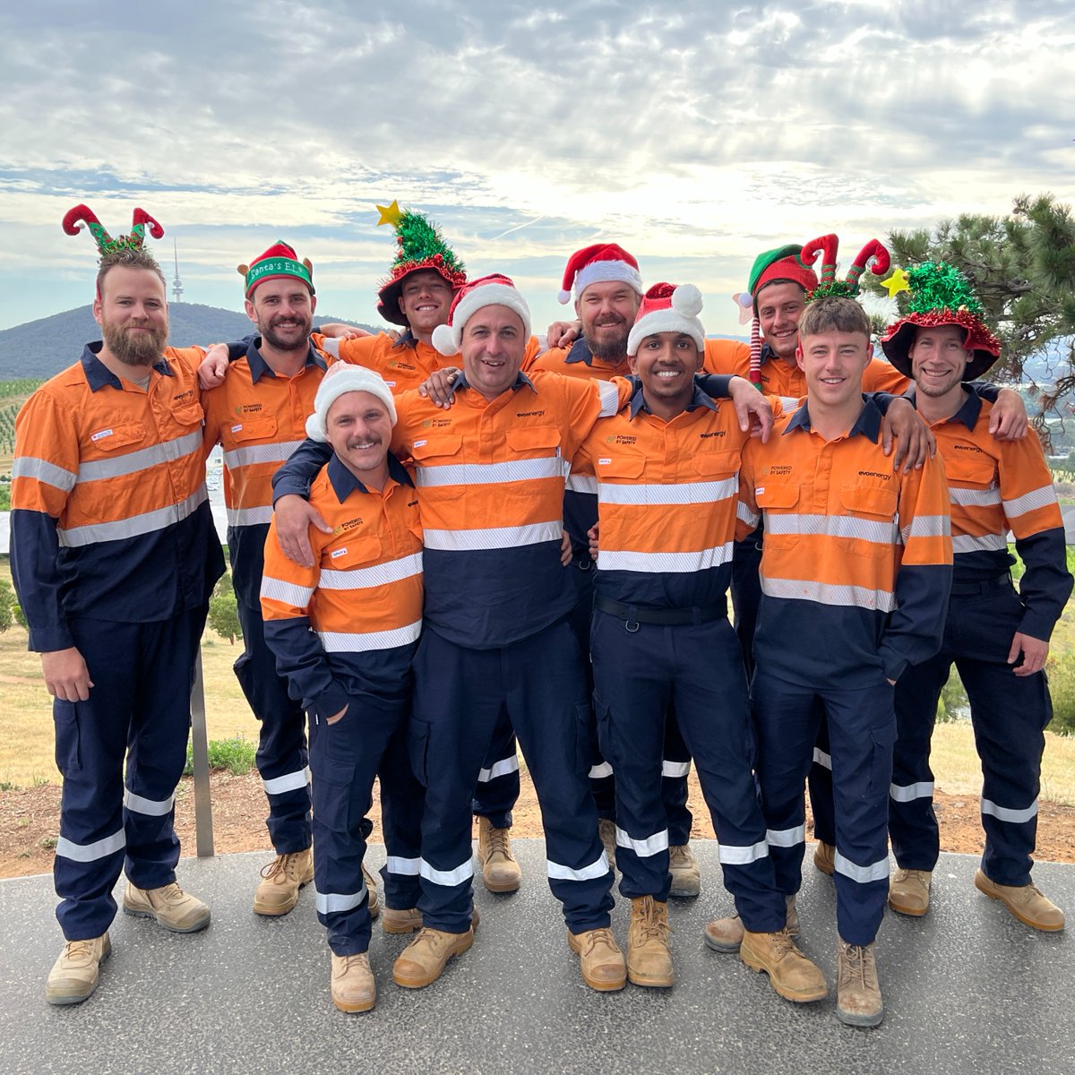 Merry Christmas Canberra 🎄 We have no scheduled outages between 21/12 and 01/01 🎁 While our reception closes on the 23rd of Dec and reopens on the 6th of Jan, you can still call our faults and emergencies line 24/7 🎅 Catch us on 13 10 93 for electricity and 13 10 09 for Gas ⚡