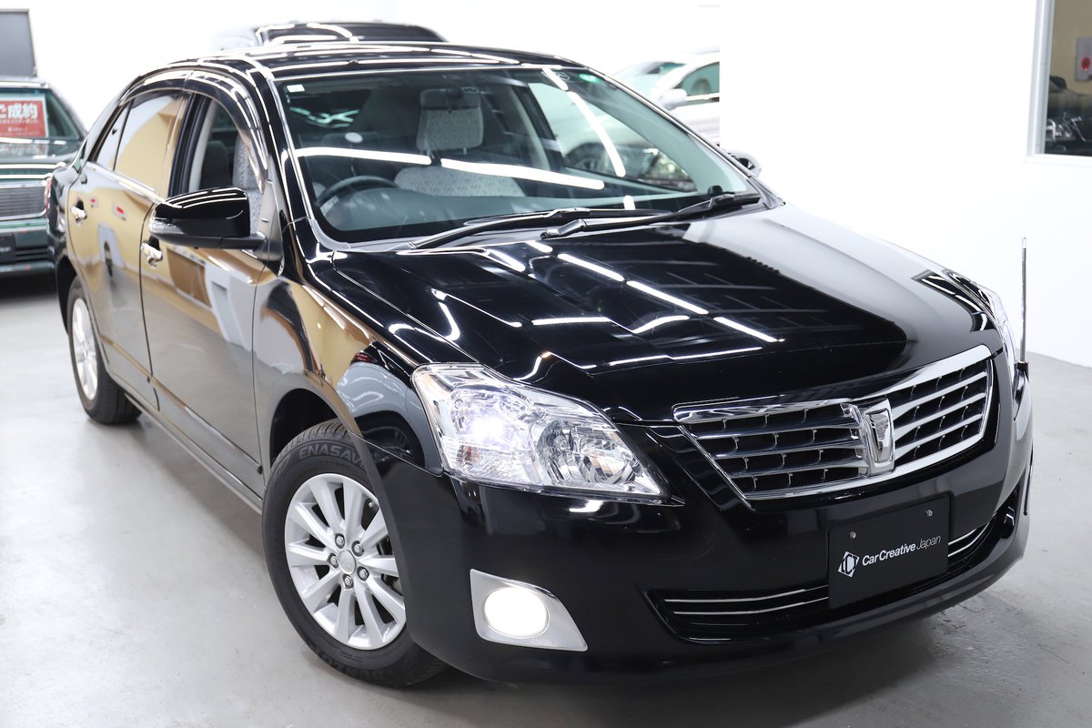 CarCreativeJP's tweet photo. 【新規入庫情報】          
H27年 ZRT261 トヨタ プレミオ 2.0G

53,053km            

海上自衛隊払い下げ車両！！掲載しているもう1台とは違い、内装色がオプションのブラックxオーキッドブラウン、ファブリック（ラグジュアリー）x ダークブラウン木目の組み合わせ！

まぁこちらも全体的に綺麗な個体です。
シートハーフカバー、フロアマットラグジュアリー、イルミネーションキッキングプレート、コーナーポール、リアモニターついてます。
リアモニターはTVチューナ不良でALPINEの文字しか写りませんためご注意ください。