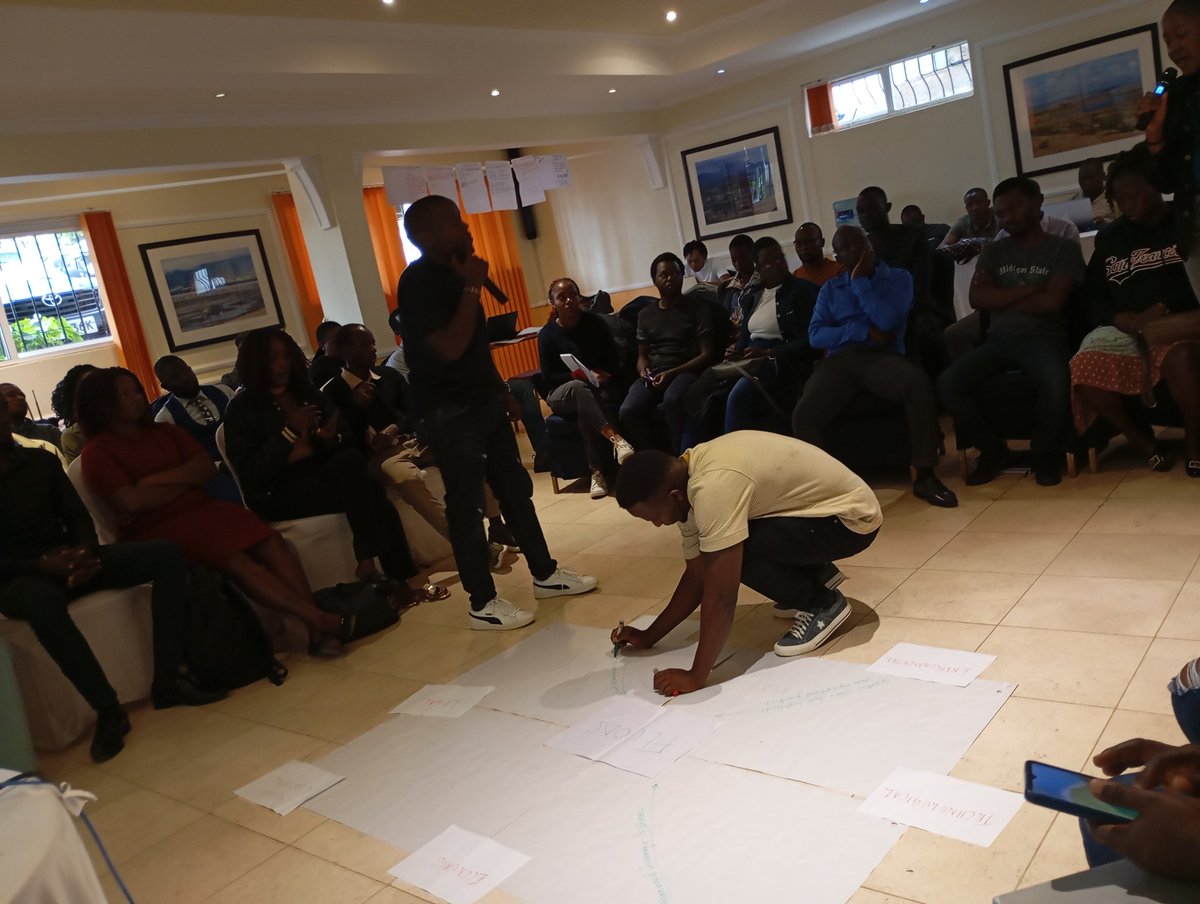 Youths brainstorming and mapping out on the drivers of floods. Case in point being the frequent floods in Budalangi.

#NDCYouthKe  #YouthClimateFinancing
 @EnviclimateC_Ke  <a href="/Environment_Ke/">Ministry of Environment, Climate Change & Forestry</a>
<a href="/UNICEFKenya/">UNICEF Kenya</a>
<a href="/UNDPKenya/">UNDP Kenya</a>