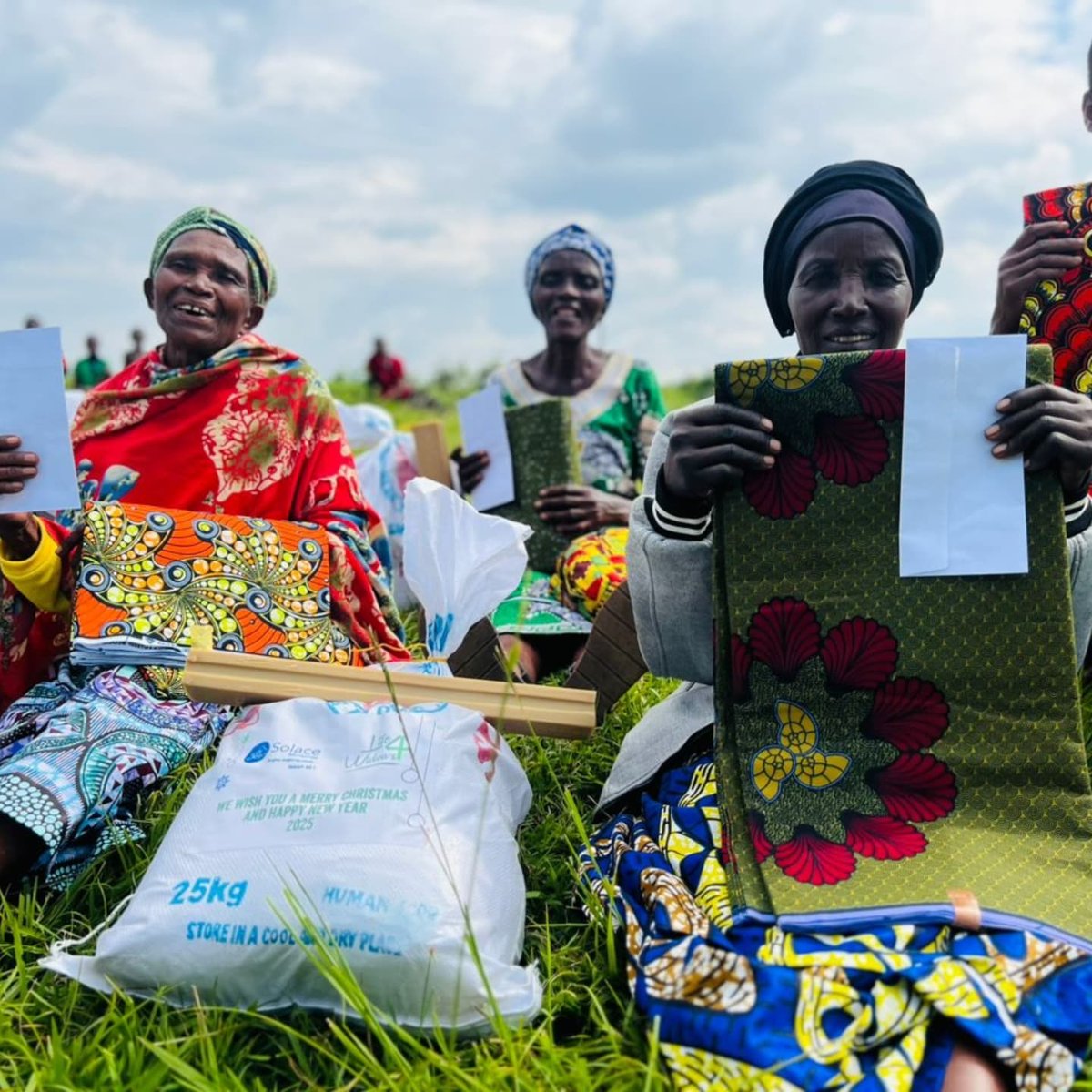 solaceuk's tweet photo. Christmas 🎄 is a #SeasonOfGiving &amp; blessing others. Solace Ministries #charity in #Rwanda 🇷🇼 is grateful for the generous donation of #Christmas gifts 🎁 from Life4Widows of the UK to the women of Gitinda cell in the Southern Province of Rwanda. #RwOT #SpreadLove #holidayseason https://t.co/eyTj1eh3TX