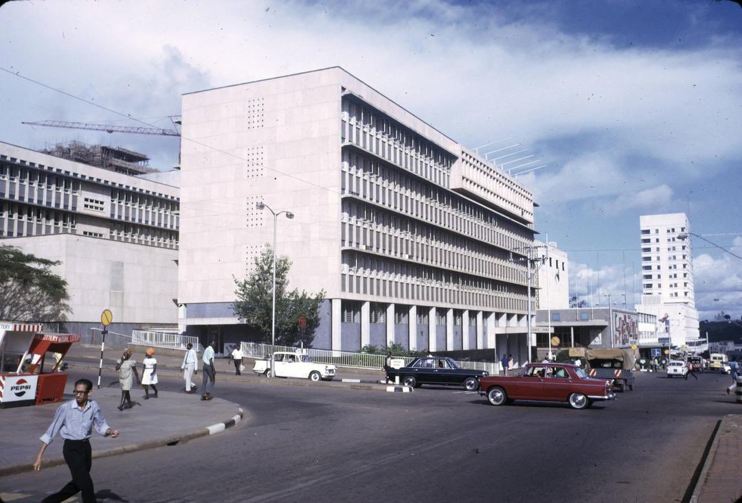3. I also think that many post-colonial cities, including Kampala, failed to adopt forward-looking planning strategies, leaving the city ill-equipped for rapid urbanization, in short terms, we neglected Urban Planning (Our leadership wano mwe muli responsible, for us you will get