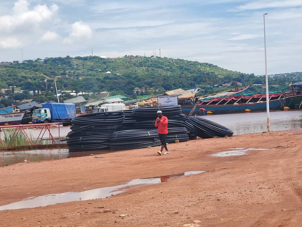 VilleBaraka's tweet photo. KIGOMA: Les autorités congolaises, y compris Maires de Baraka J M'MBUCWA H et Uvira KIZA M. ainsi que le Maire de Kigoma au port de Kibirizi pour la concr��tisation des résolutions de l'accord transfrontalier. L'arrivée des boats Tanzaniens est imminente. Fruit d'une diplomatie. https://t.co/JCvP5fkcuv