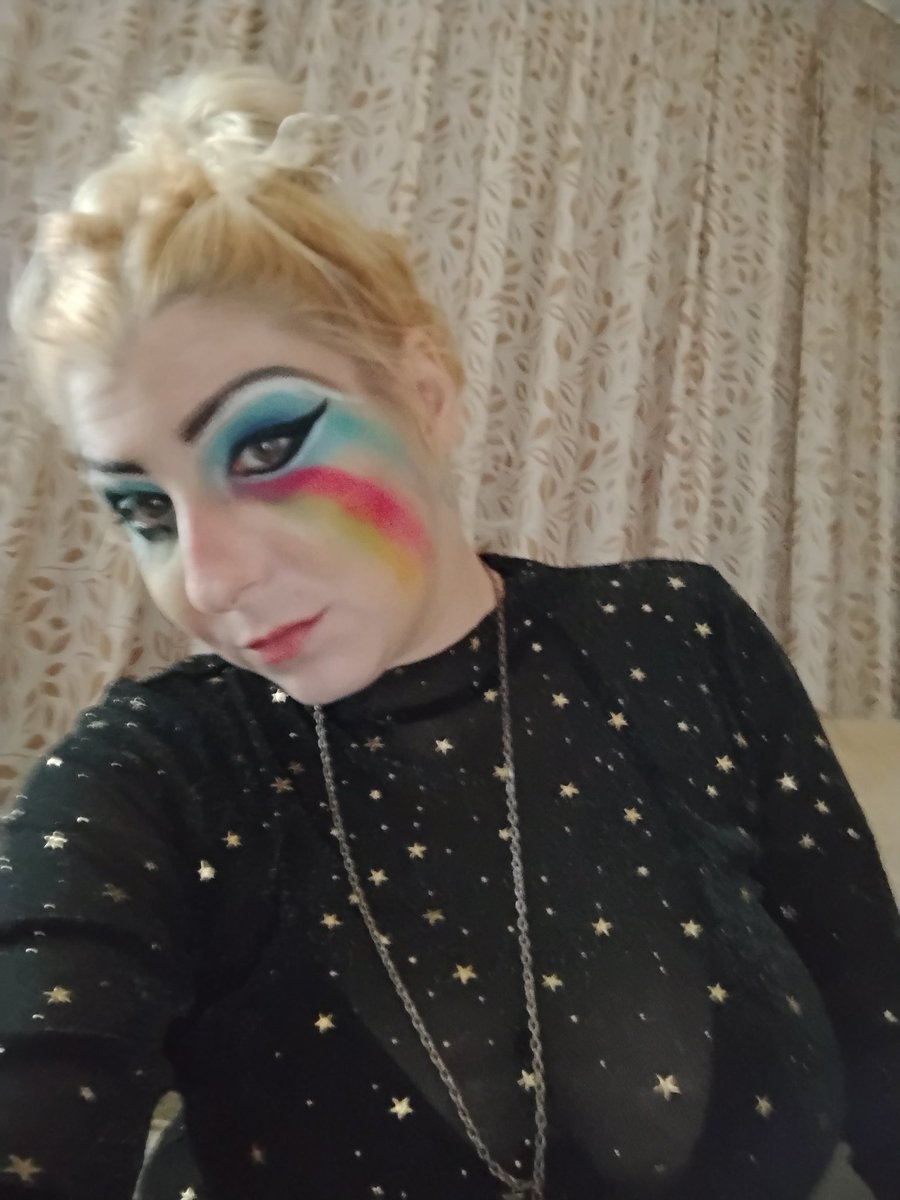 YoEazzyEm's tweet photo. Recent art recap: ✍️👩🏻‍🎤💙 #eazzyemart #eazzyem #dramafaces #moonmeetsun #eyeallseeing #rainbowmime https://t.co/XjwJh0QQvI