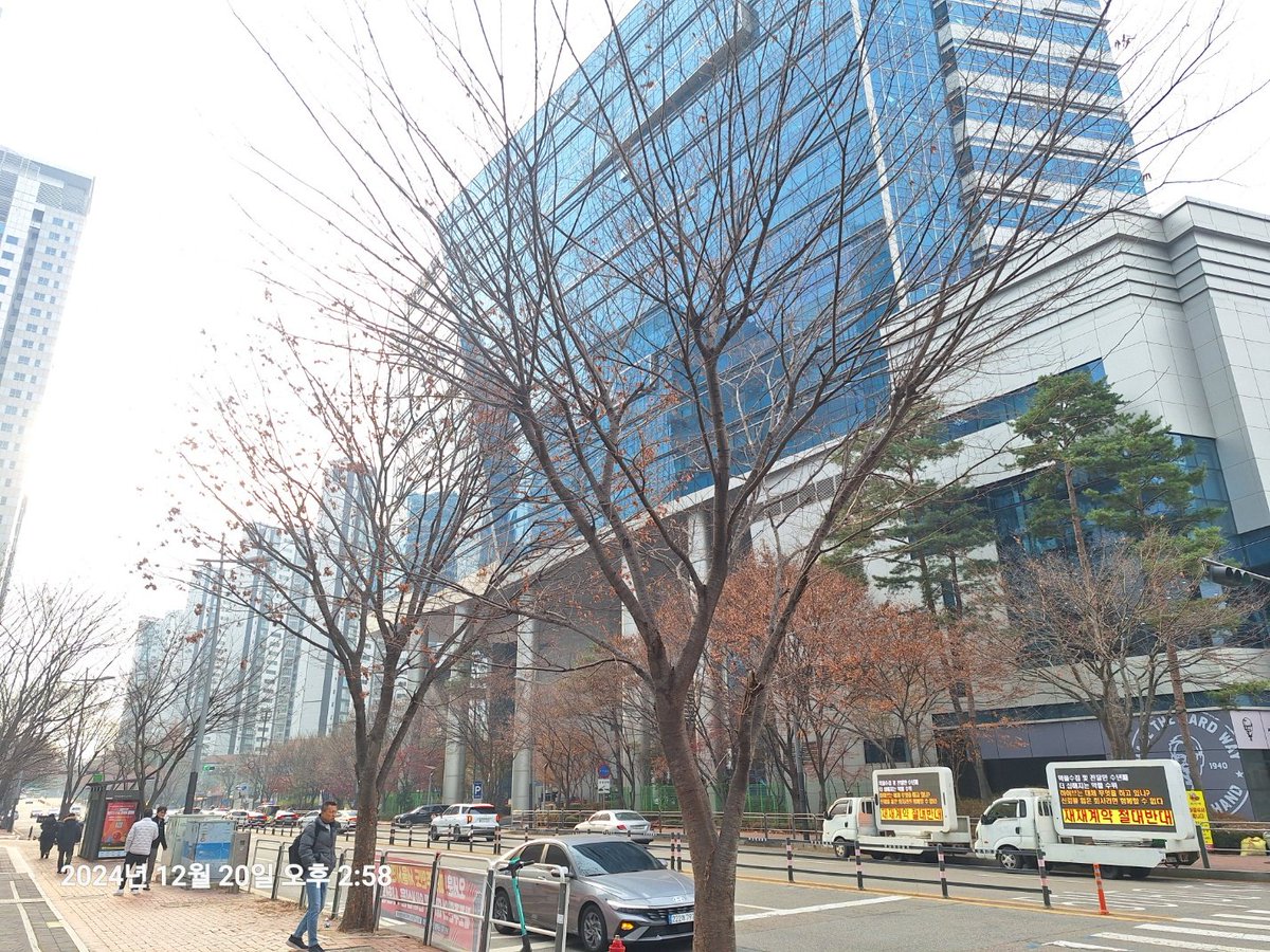 xteam1234's tweet photo. 아티스트의 명예와 권익을 보호하는 일에 전혀 성의를 보이지 않는 회사는 매니지먼트 회사로서 자격이 없습니다. 

하이브는 소속사로서 제대로 된 아티스트 보호를 보여주십시오.

@HYBEOFFICIALtwt @BIGHIT_MUSIC https://t.co/RbxKIURJr4
