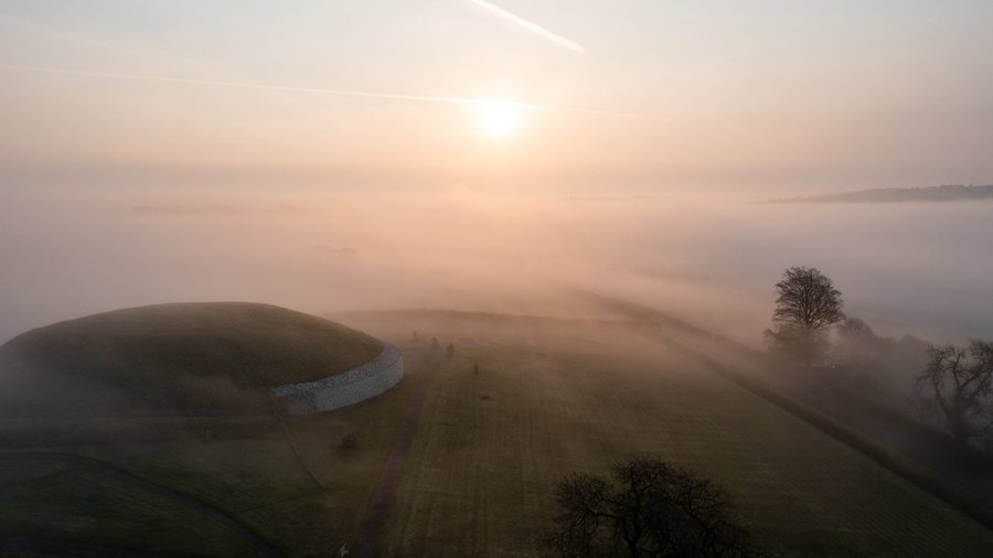The Winter Solstice takes place on Dec 21st. It is the shortest day of the year &amp; marks the turning point of the seasons. At Newgrange, a 5,000-year-old passage tomb, one of Ireland’s UNESCO heritage sites, light floods the chamber at sunrise. Watch live: gov.ie/en/press-relea…