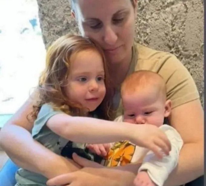 (via Aviva Klompas <a href="/AvivaKlompas/">Aviva Klompas</a>

Shiri Bibas en haar baby's zijn wat Gaza-terroristen "politieke gevangenen" noemen. 
(Nederlandse demonstranten voor Gaza hoor ik hier nooit over)