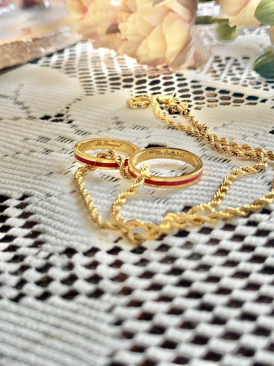 Once exclusive to our Limited Bundle, our engraved rings and jewelry pouch are available as a standalone item!

But don't wait! There are only ✨ 8 ✨ left, and we close leftovers in a few days!

Use CLERITH15 for a 15% discount 💍
🛒 clerithweddingzine.bigcartel.com