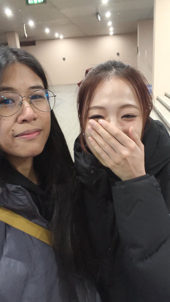 dianalimuco's tweet photo. She was laughing at my nose like crazy. 😂

I really felt I was like a freezing hotdog. 🤣 https://t.co/ZOX9V9FgNr