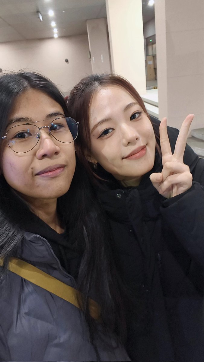 dianalimuco's tweet photo. She was laughing at my nose like crazy. 😂

I really felt I was like a freezing hotdog. 🤣 https://t.co/ZOX9V9FgNr