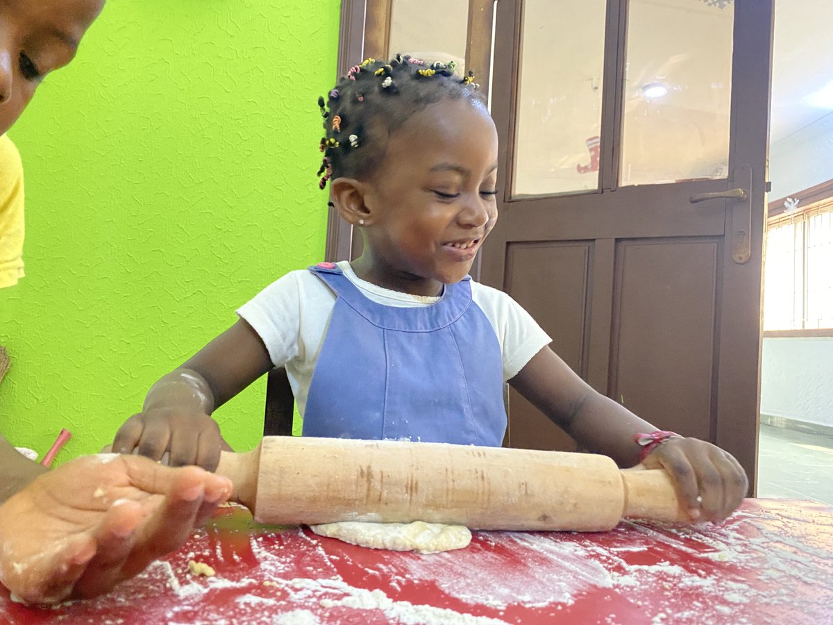 parentalpal's tweet photo. It is said that a picture tells a thousand words. 

What words spring to mind when you see this photo of the children having a great time? 

You can tell that our baking session at the Christmas Day Camp was fantastic.
#ChristmasDayCamp #parentalpal #parentalpalchristmasdaycamp https://t.co/wz6247uY60