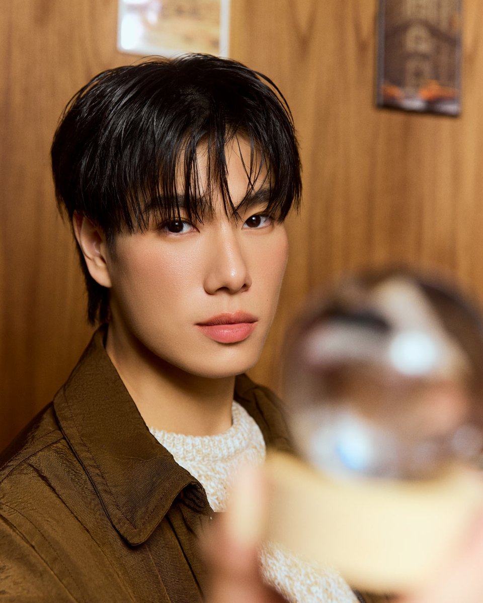 ELLEThailand's tweet photo. “ความพิเศษในครั้งนี้ คือการได้ใช้เวลาและประสบการณ์ร่วมกับเพื่อนๆ อีกทั้งเรายังได้เข้าสู่ครอบครัว Tommy พร้อมกัน ทำให้ทุกอย่างมีความหมายมากสำหรับผม” ภูวินทร์ @phuwintang แบรนด์แอมบาสซาเดอร์คนล่าสุดของ @TommyHilfiger 

#ELLEThailand 
#TommyHilfiger #TommyFamily
#phuwintang https://t.co/n57LV6zJEm