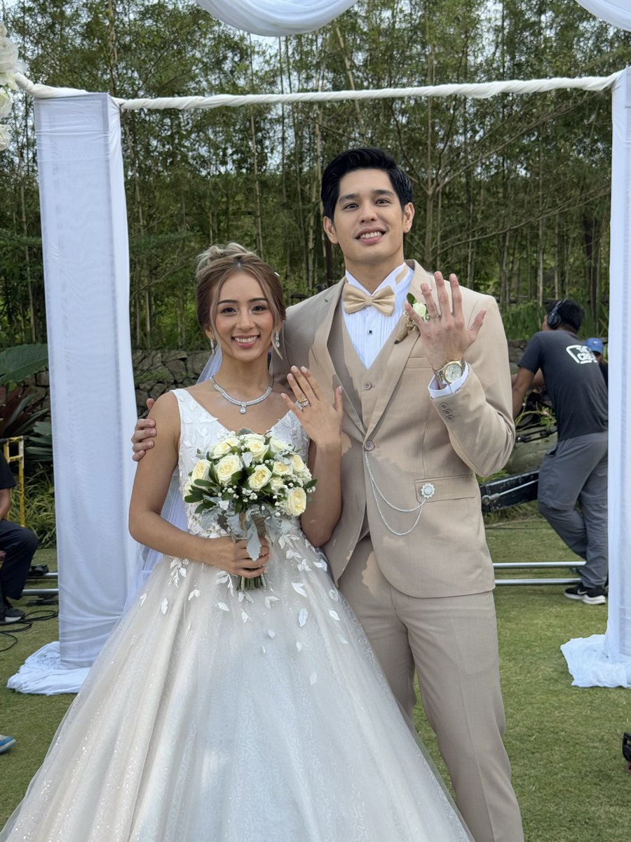 ELLAtagaca's tweet photo. Mr and Mrs Camero 

HAPPILY ELVI AFTER

#CITWMyHappilyEverAfter
#HyGab | #ChasingInTheWild 
#HyacinthCallado | #GabLagman https://t.co/YyQYEhvm3Q