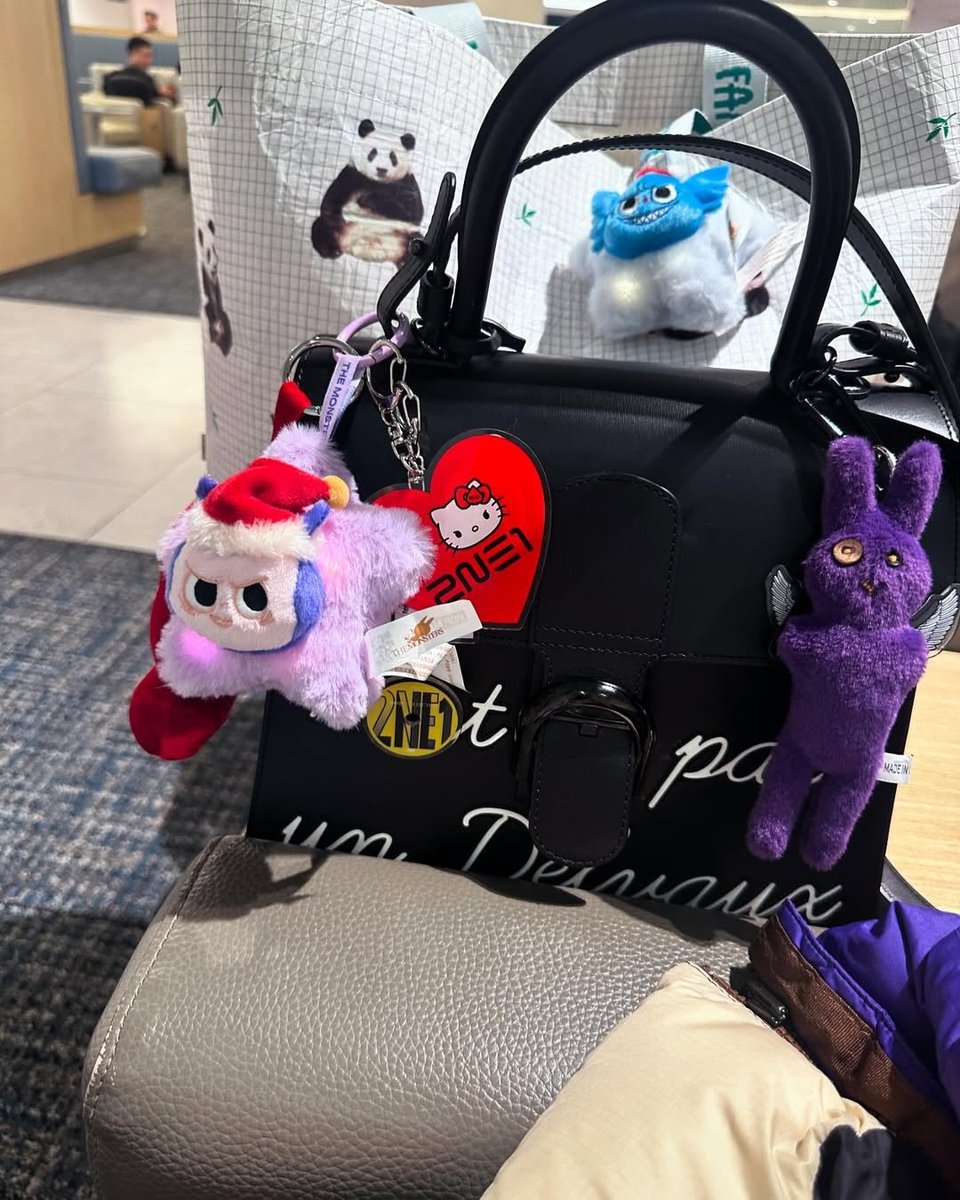 WeLoveDara's tweet photo. [daraxxi]
🔗: https://t.co/sF6PleORrC

"Off to Singapore ✈️🇸🇬
#WelcomeBackInSINGAPORE ♠️♥️"

#SandaraPark #산다라박 #DARA #다라 https://t.co/DLdSkhQDYF