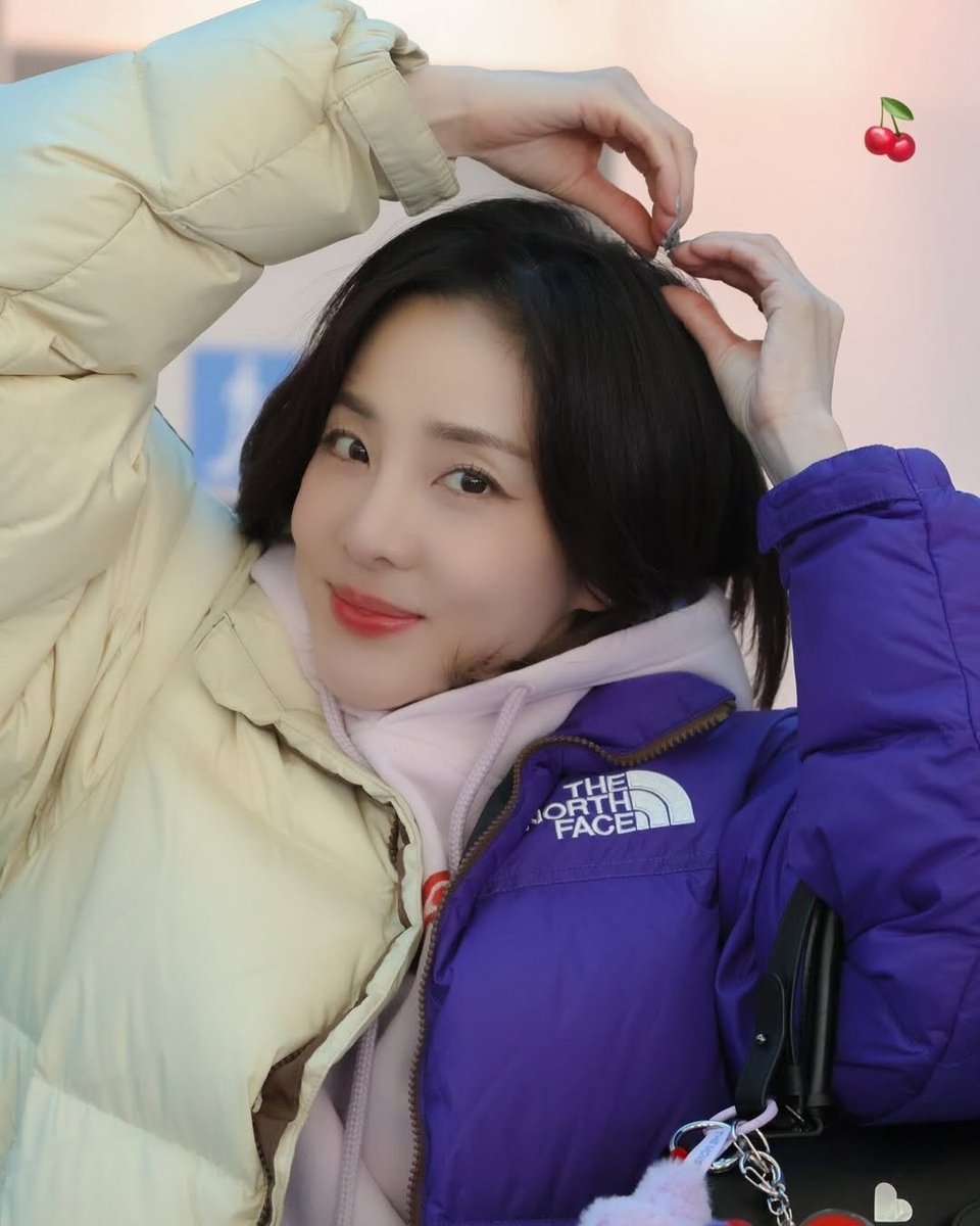 WeLoveDara's tweet photo. [daraxxi]
🔗: https://t.co/sF6PleORrC

"Off to Singapore ✈️🇸🇬
#WelcomeBackInSINGAPORE ♠️♥️"

#SandaraPark #산다라박 #DARA #다라 https://t.co/DLdSkhQDYF