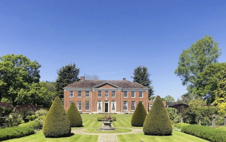 The latest post on my blog concerns the junior branch of a Norfolk family and the many houses they have owned since 1628: landedfamilies.blogspot.com/2024/12/592-be…