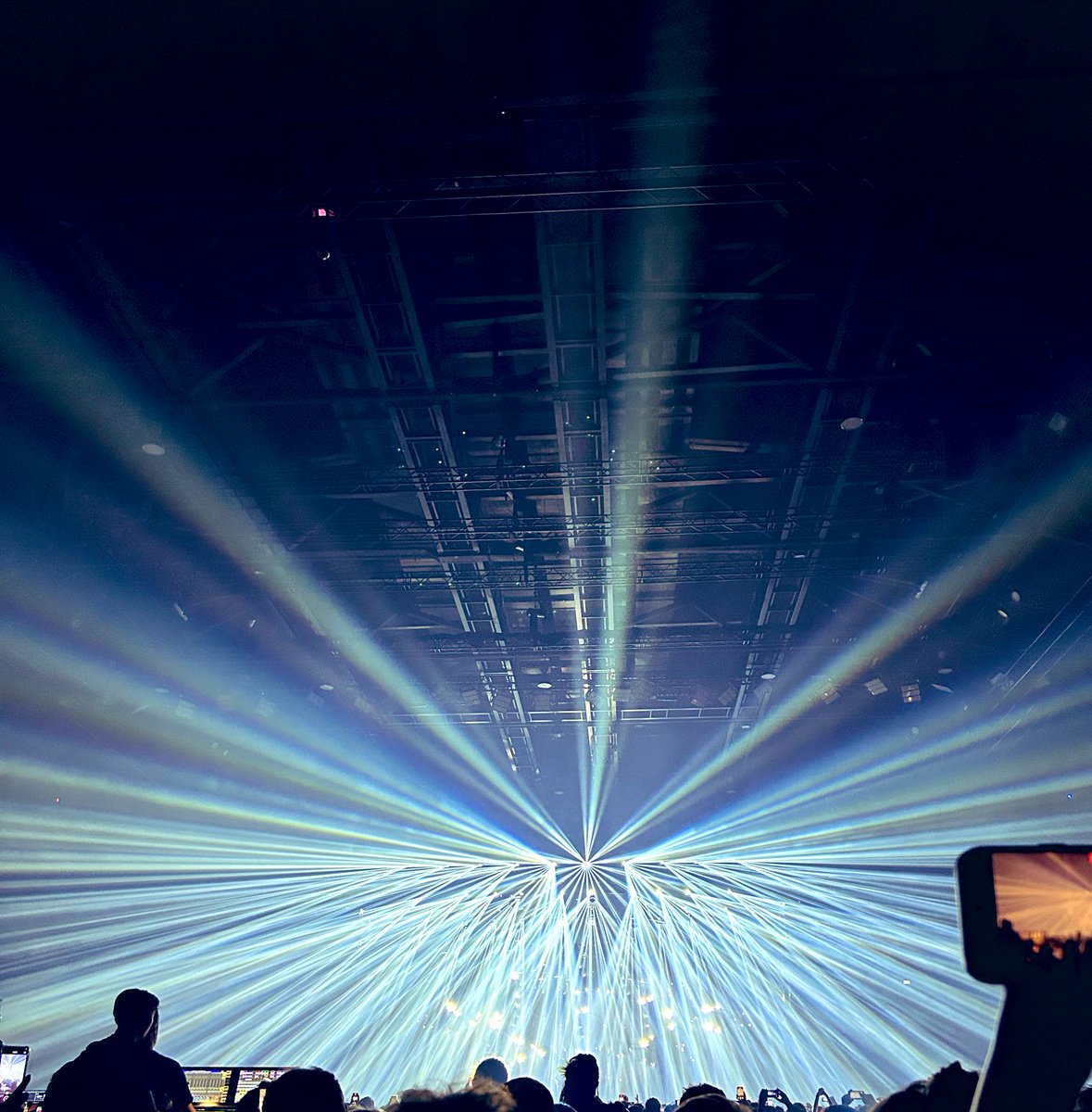 InvadersLabs's tweet photo. Good morning Humans 👽
Yesterday, I was to the Justice concert 🔥
That was like an alien invasion 🛸
#blockchain #NFTCommunity #omgitm #edbanger https://t.co/xkmZ2DSt4M