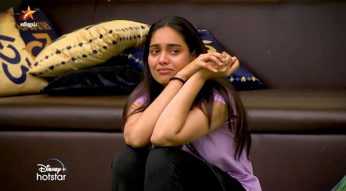 Tamil_Pen_Pulse's tweet image. 📌#Promo2 ~ #Muthukumaran You are a Good hearted Person ~ I guess you supported #Pavithra to win the Captaincy as she was longing to win for a while .. ! 🥹♥️💔💔💔 Stay Strong Muthu 🥹🫰
@vijaytelevision #Biggbosstamil  Athepd Muthu ku matum Rules thaniya vachurpinga polaiyae?…