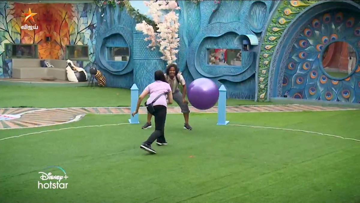 Tamil_Pen_Pulse's tweet image. 📌#Promo2 ~ #Muthukumaran You are a Good hearted Person ~ I guess you supported #Pavithra to win the Captaincy as she was longing to win for a while .. ! 🥹♥️💔💔💔 Stay Strong Muthu 🥹🫰
@vijaytelevision #Biggbosstamil  Athepd Muthu ku matum Rules thaniya vachurpinga polaiyae?…